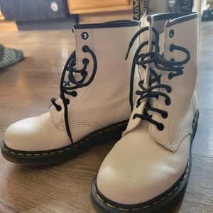 DR. MARTENS, worn once, Leather Lace Up Boots, White, SZ 6USM